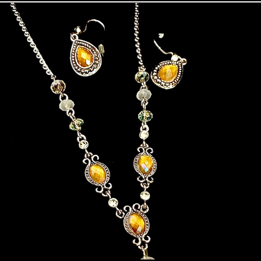 Women’s necklace and matching earrings.